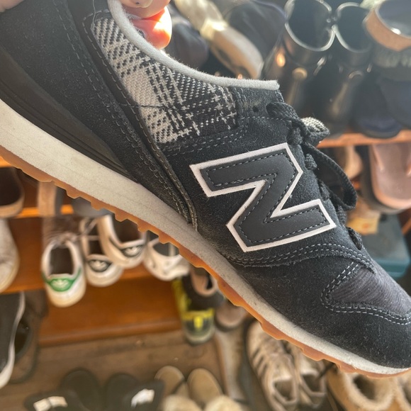 New Balance sneakers - Picture 1 of 2